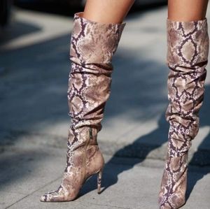 Jessica Simpson snake print 7.5